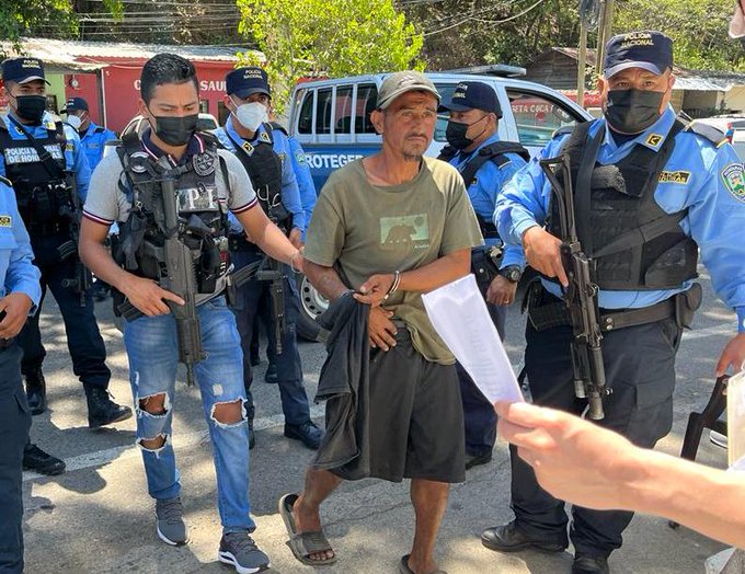 Honduras entrega a autoridades salvadoreñas pandillero de la Mara 18