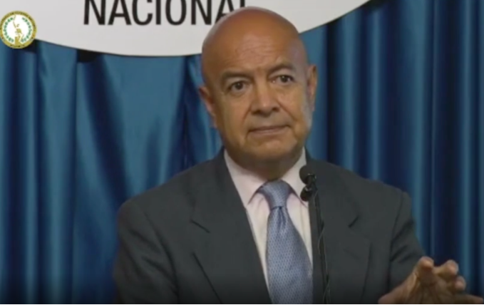 Renuncia el ministro de Defensa de Ecuador, Luis Hernández