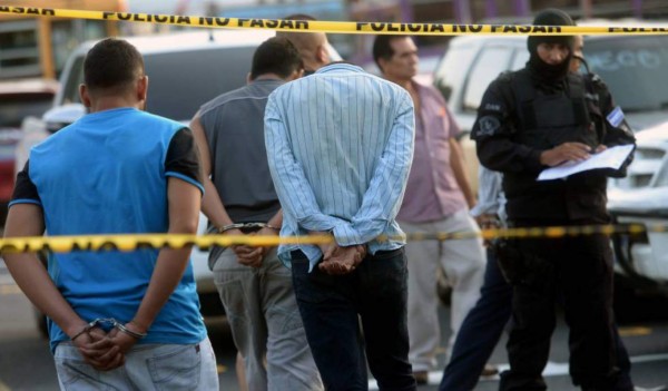 Guatemala detiene a tres pandilleros salvadoreños en operativo contra la extorsión Guatemala detiene a tres pandilleros salvadoreños en operativo contra la extorsión