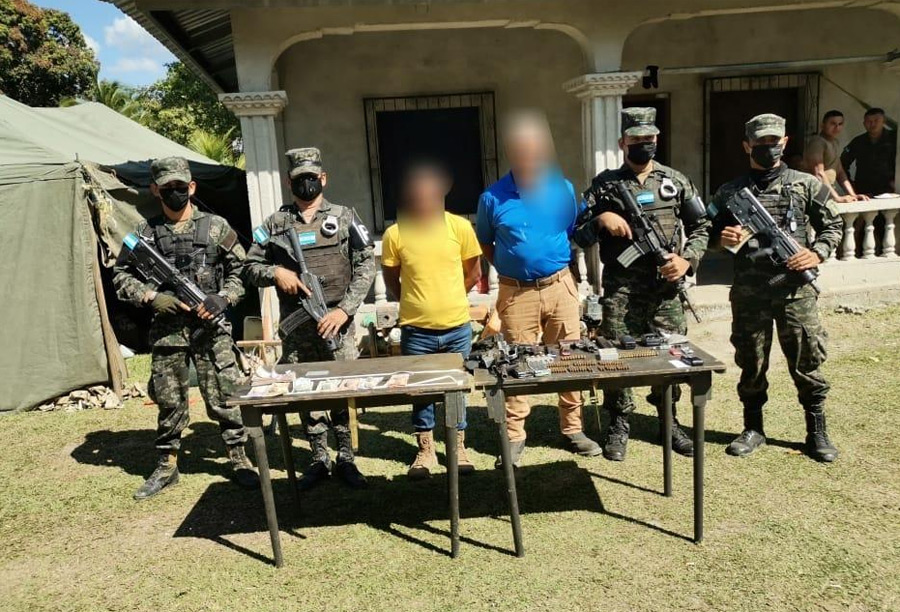 Aseguran vehículo con droga, dinero, armas y municiones en Colón Aseguran vehículo con droga, dinero, armas y municiones en Colón