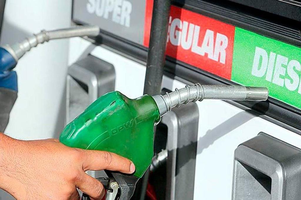 A partir del lunes suben los  precios en los combustibles