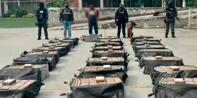 Ecuador decomisa más de dos toneladas de cocaína con destino a Bélgica Ecuador decomisa más de dos toneladas de cocaína con destino a Bélgica