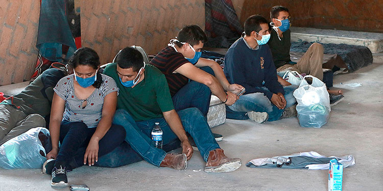 Hallan a 79 migrantes hacinados en hotel de México, entre ellos hondureños