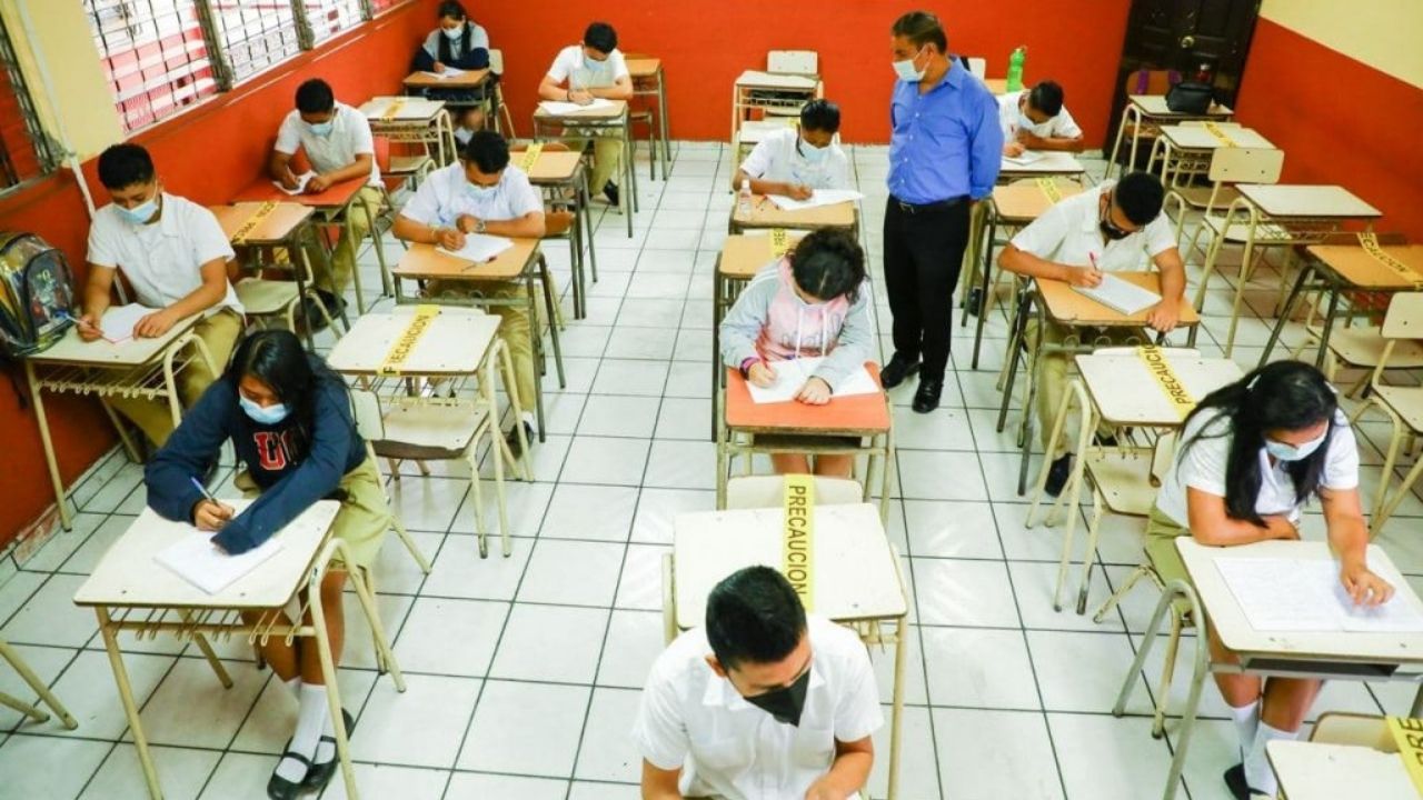 Centros educativos privados regresarán a clases presenciales hasta en mayo