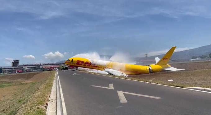 Avión de carga se accidenta en Costa Rica: Se estrelló con la pista y se partió en dos Avión de carga se accidenta en Costa Rica: Se estrelló con la pista y se partió en dos
