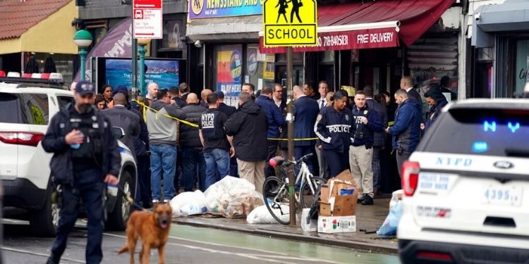 Varias personas heridas en estación de metro en Brooklyn, Nueva York
