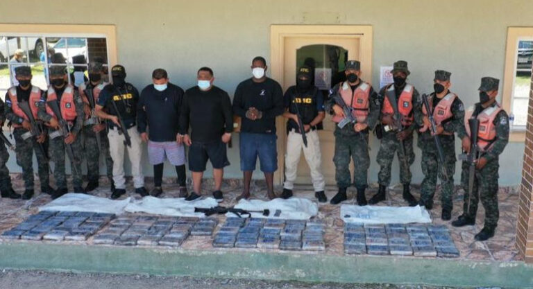 11 años tres meses de prisión para tres isleños por tráfico de 93 kilos de cocaína