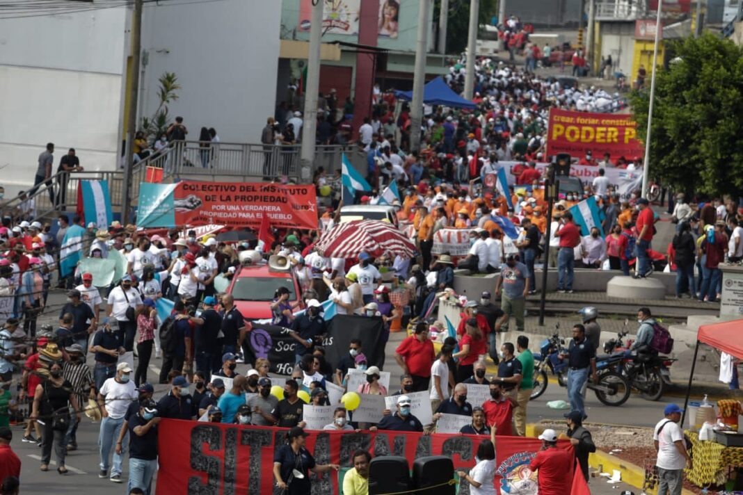 1 de mayo: Trabajadores exigen reajuste salarial y rechaza el Fondo Departamental 1 de mayo: Trabajadores exigen reajuste salarial y rechaza el Fondo Departamental