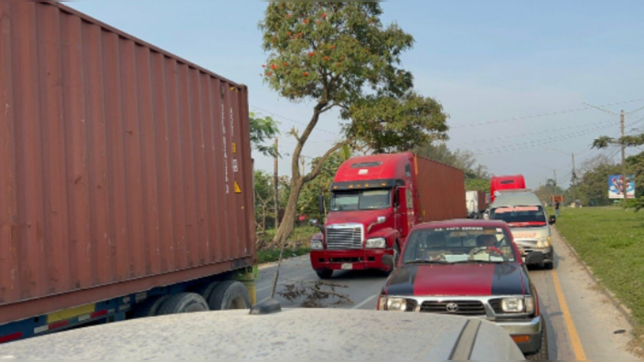 Transportistas de carga pesada realizan protestas en Puerto Cortés