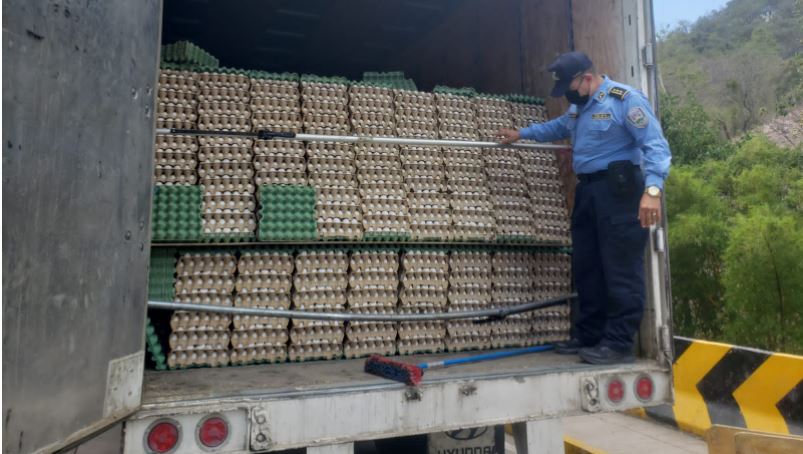 Decomisan 15,000 cartones de huevo de Contrabando en Copán Decomisan 15,000 cartones de huevo de Contrabando en Copán