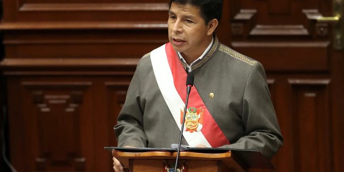 La Fiscalía de Perú amplía una investigación contra el presidente por corrupción