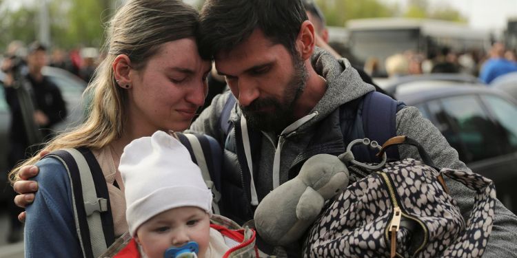 Evacuados más de 300 civiles de Mariúpol en otra operación de la ONU y Cruz Roja