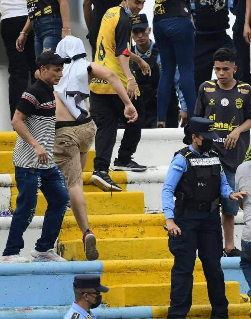 La ONU pide a Honduras investigar muerte de barrista que golpeó a una policía