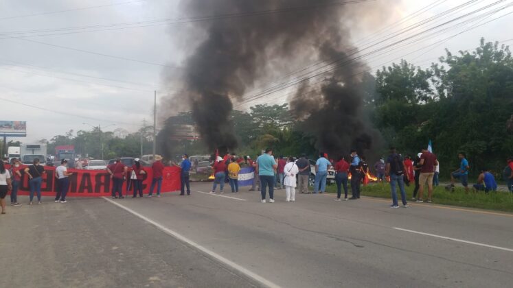 Sitramedhys realiza toma en exigencia de medicamentos para el hospital de Puerto Cortés