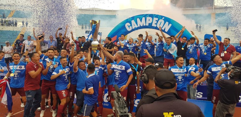 Motagua se corona campeón del fútbol hondureño y levanta su copa #18 Motagua se corona campeón del fútbol hondureño y levanta su copa #18