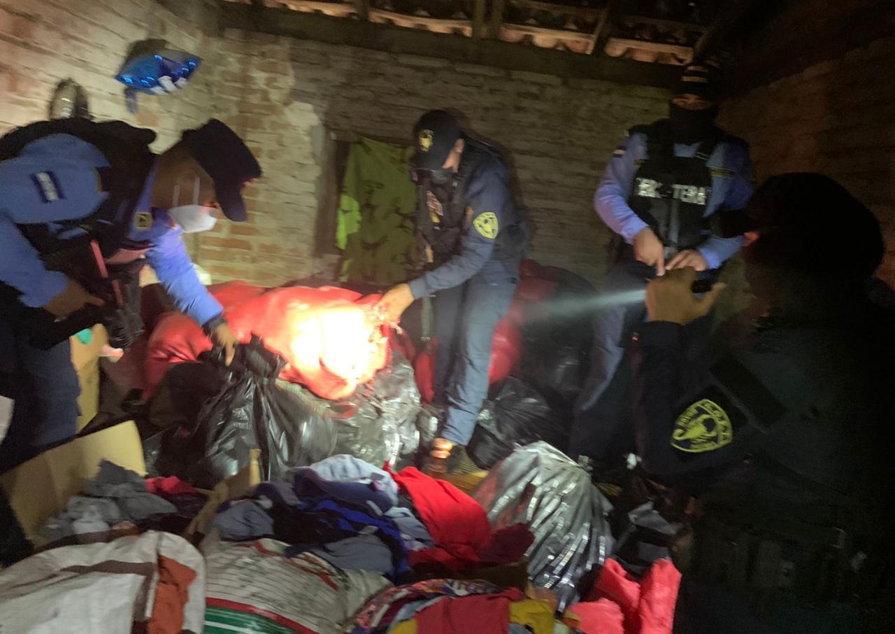 Policías fronterizos decomisan más de 20 sacos de droga en Choluteca