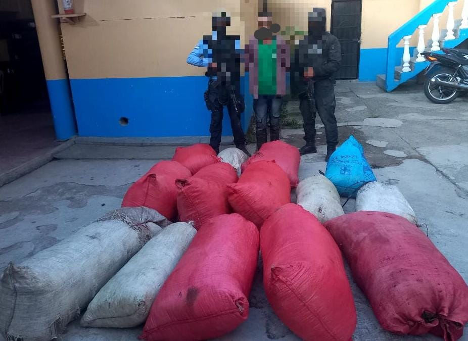 Detienen a sujeto que transportaba 14 sacos de Marihuana Detienen a sujeto que transportaba 14 sacos de Marihuana