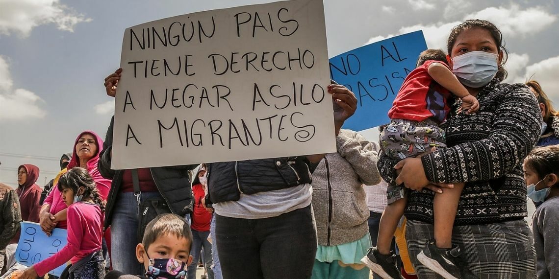 Mexicanos desplazados por la violencia llegan a frontera con EEUU a pedir asilo Mexicanos desplazados por la violencia llegan a frontera con EEUU a pedir asilo