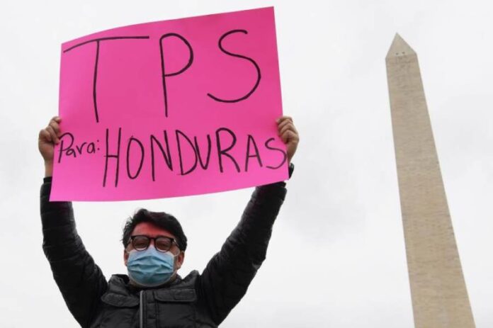 Más de 80 congresistas piden a Biden TPS para centroamericanos