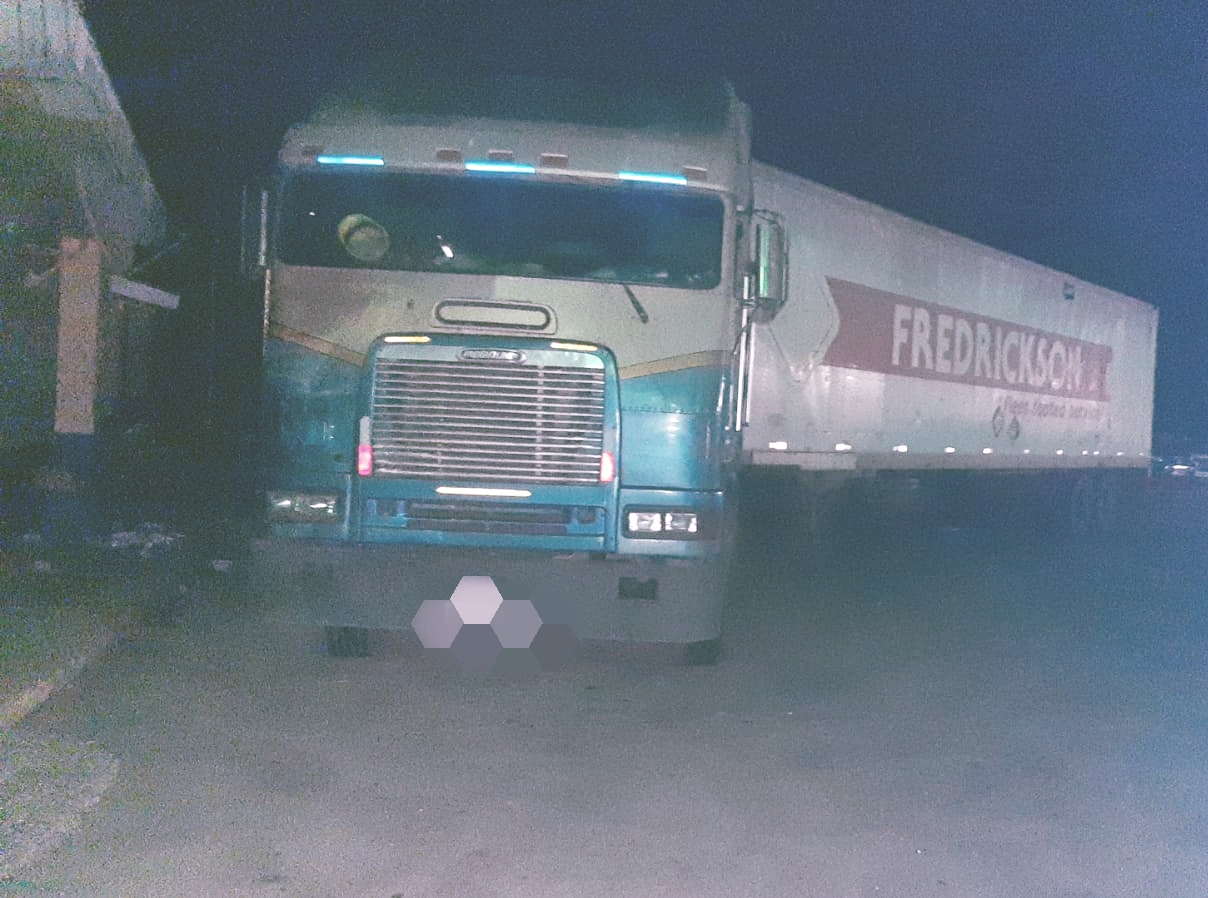 En zona sur detienen a conductor de equipo pesado por transportar ilegalmente a 9 extranjeros