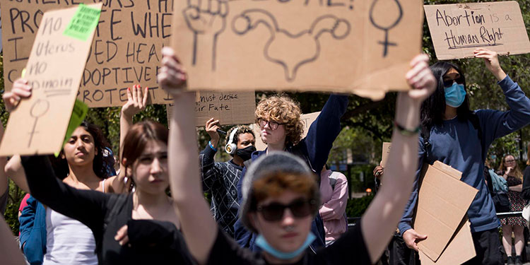 Eventual derogación del aborto en EEUU amenaza salud reproductiva de latinas