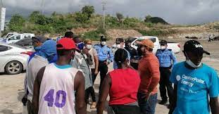 Honduras detiene a tres migrantes ecuatorianos y dos traficantes de personas Honduras detiene a tres migrantes ecuatorianos y dos traficantes de personas