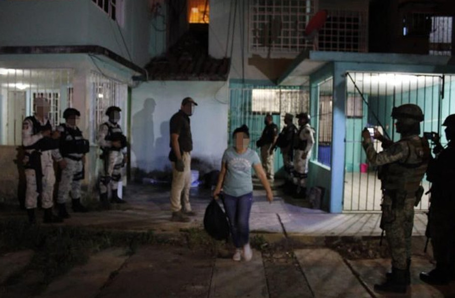 Hallan a 39 migrantes hondureños hacinados en viviendas en Tabasco