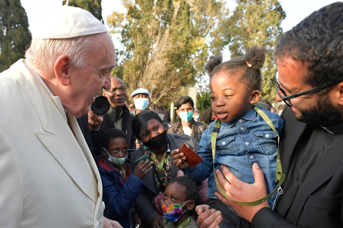 Papa Francisco destaca la aportación fundamental de los migrantes en la sociedad