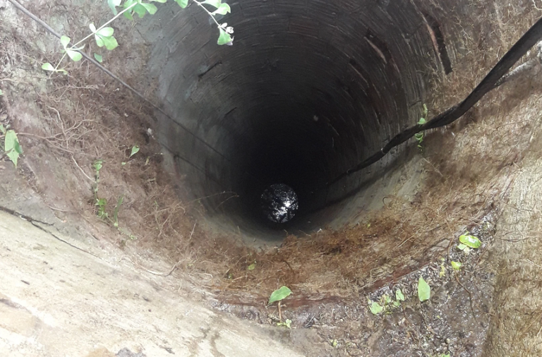 Mueren seis niños tras arrojarlos su madre a un pozo en La India Mueren seis niños tras arrojarlos su madre a un pozo en La India