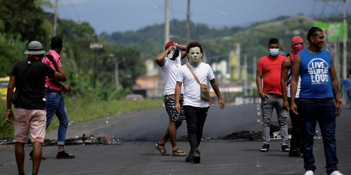 Protestas dejan 19 detenidos y dos policias heridos en Panamá
