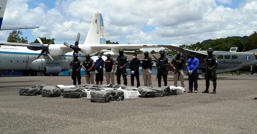 Condenan a 12 años y medio a dos traficantes que transportaban 901 kilos de cocaína en embarcación «Desteny» en 2020.