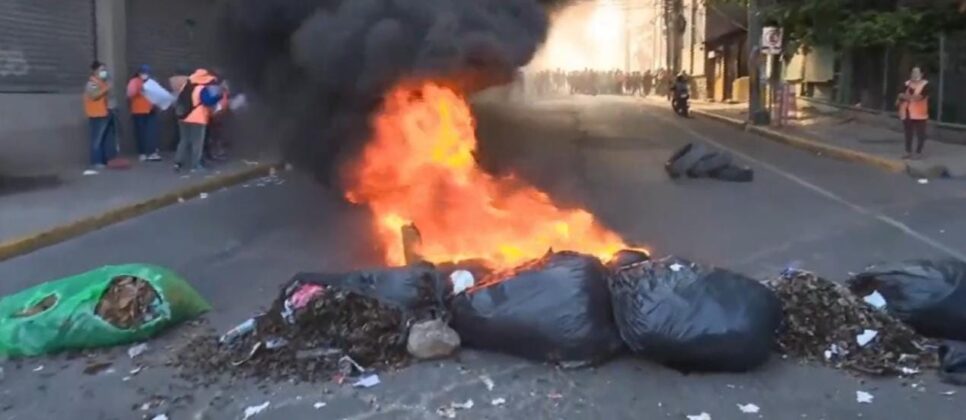 Personal de empresas de barrido de la alcaldía capitalina exigen reintegro Personal de empresas de barrido de la alcaldía capitalina exigen reintegro