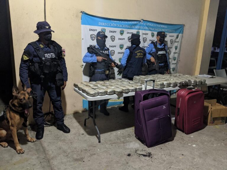 Dentro de maletas encuentran 179 paquetes de marihuana a dos mujeres en Choluteca Dentro de maletas encuentran 179 paquetes de marihuana a dos mujeres en Choluteca