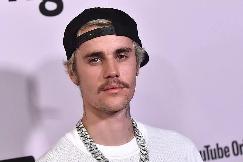 Justin Bieber pospone conciertos al sufrir una parálisis facial parcial
