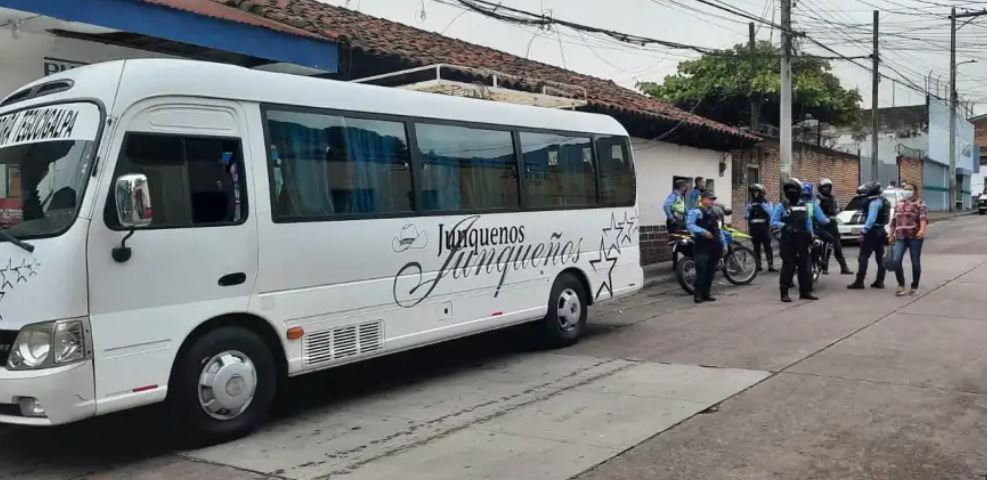 Transportes «Junqueños» reanuda operaciones, luego de sufrir atentado criminal