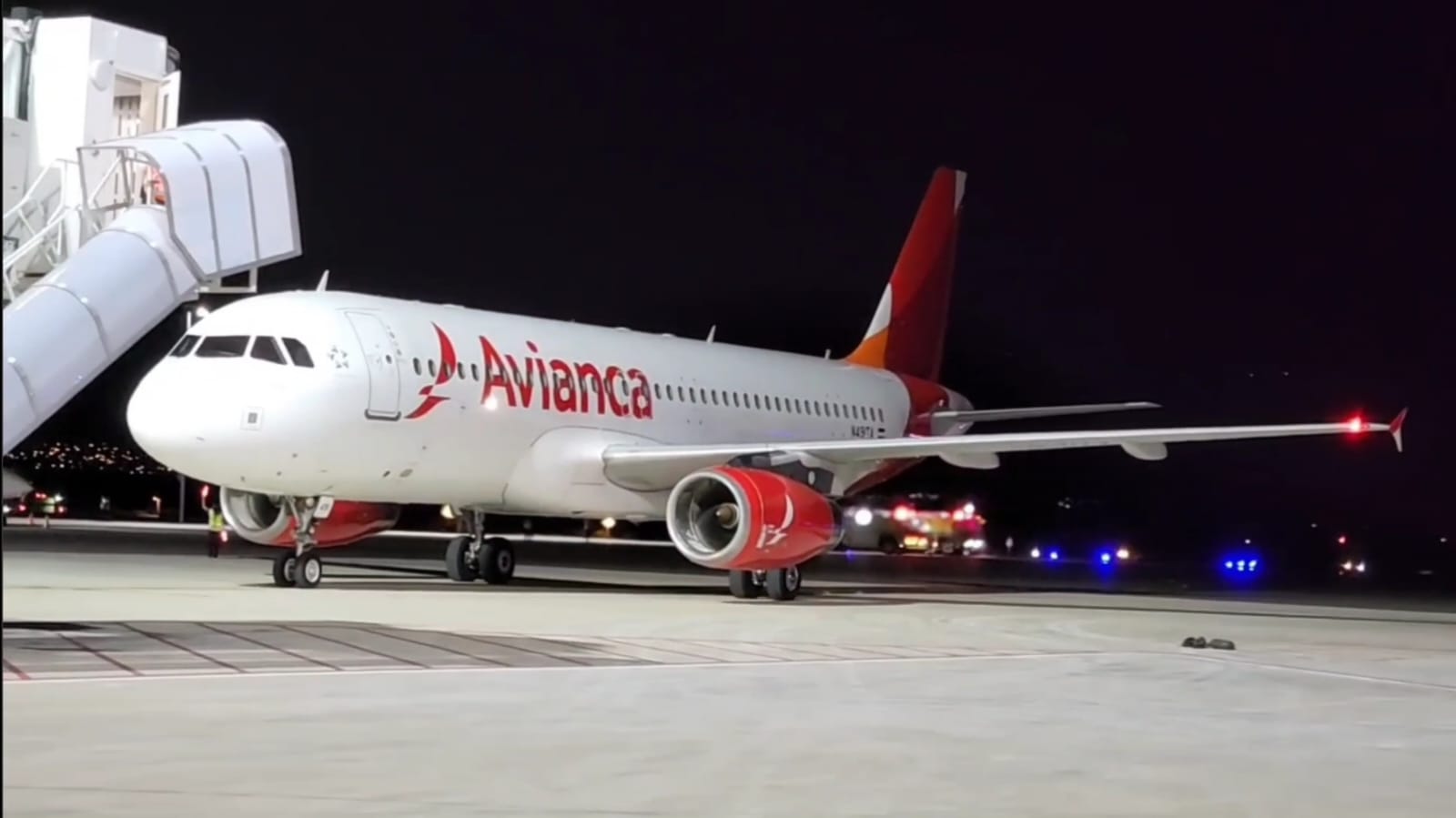Palmerola inicia operaciones nocturnas con vuelo de Avianca Palmerola inicia operaciones nocturnas con vuelo de Avianca