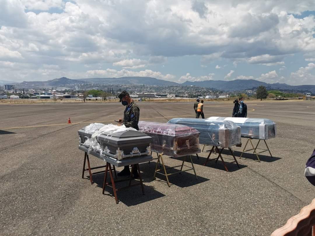 Llegan al país cuatro cuerpos de hondureños fallecidos en ruta migratoria