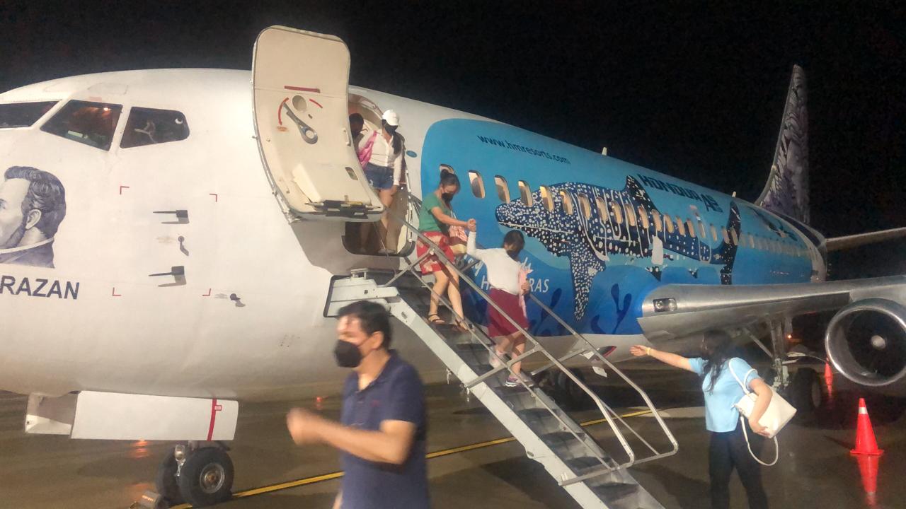 Palmerola recibe aeronave que no pudo aterrizar en Toncontín por clima