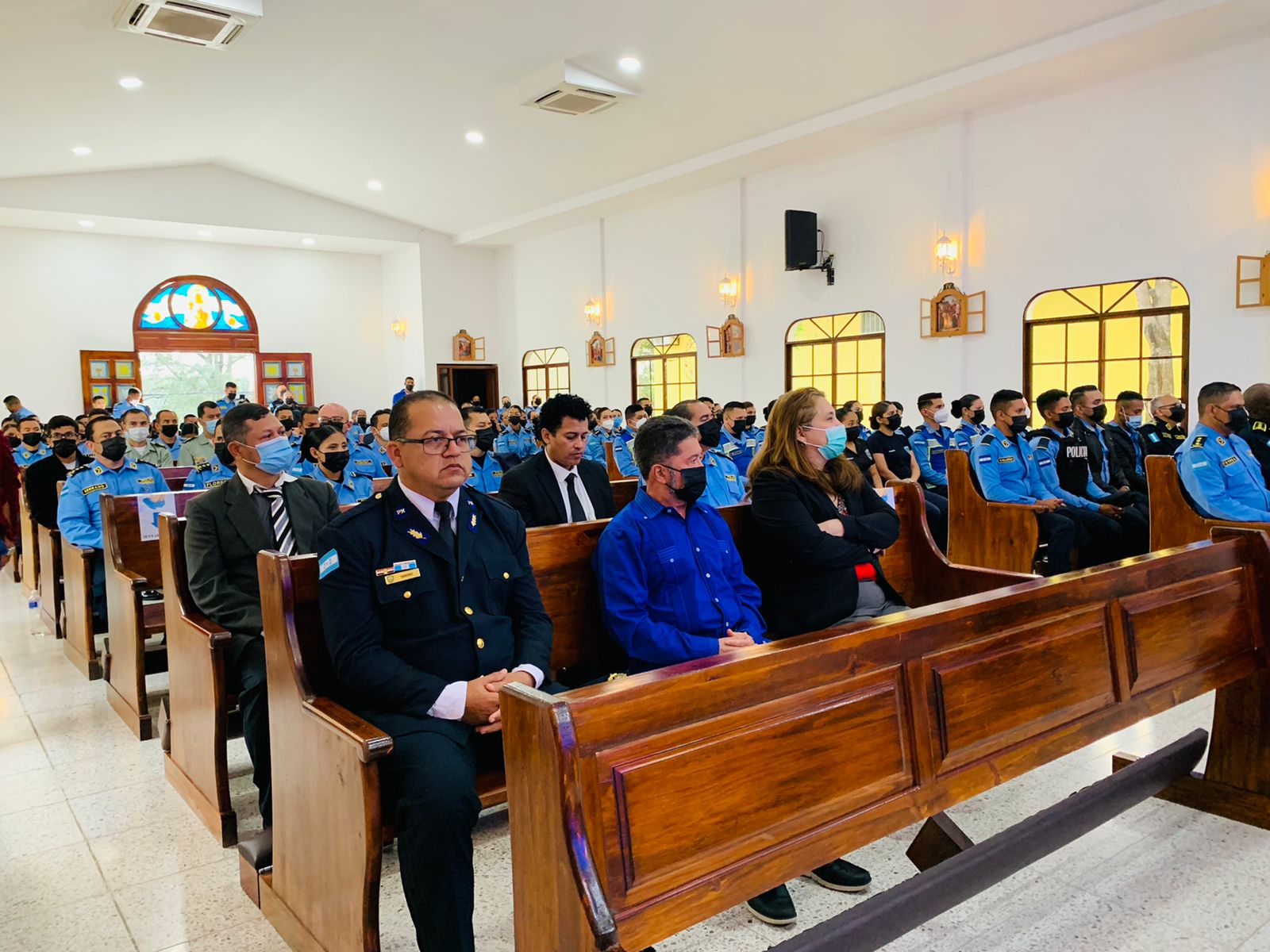 Policía Nacional celebra su día con alborada y al ritmo de mariachis