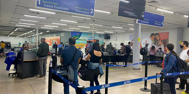 Hondureños que viajen a EEUU deben presentar prueba PCR o carné de vacunación