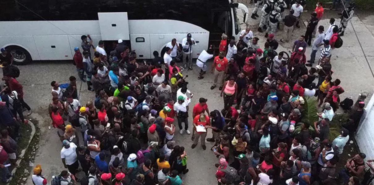 Caravana migrante logra acuerdo de regularización con autoridades mexicanas