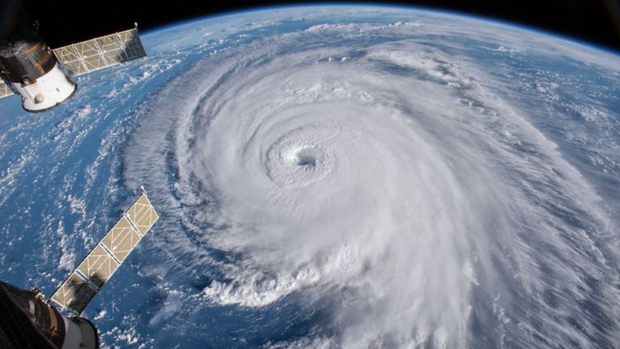 NASA lanza primer vuelo de satélites para monitorear huracanes