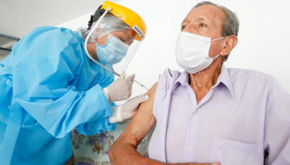 Salud aprueba II refuerzo de vacuna anticovid para personas de 50 a 59 años Salud aprueba II refuerzo de vacuna anticovid para personas de 50 a 59 años