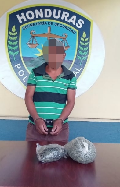 Funcionarios de la UDEP 10 logran la aprehensión de un sujeto en posesión de supuesta droga Funcionarios de la UDEP 10 logran la aprehensión de un sujeto en posesión de supuesta droga