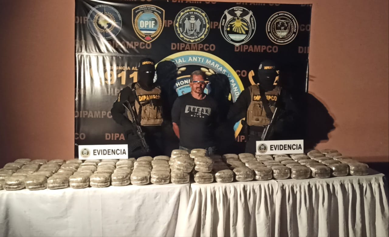 En el departamento de Olancho la DIPAMPCO capturo a un ciudadano con más de 200 libras de supuesta marihuana En el departamento de Olancho la DIPAMPCO capturo a un ciudadano con más de 200 libras de supuesta marihuana