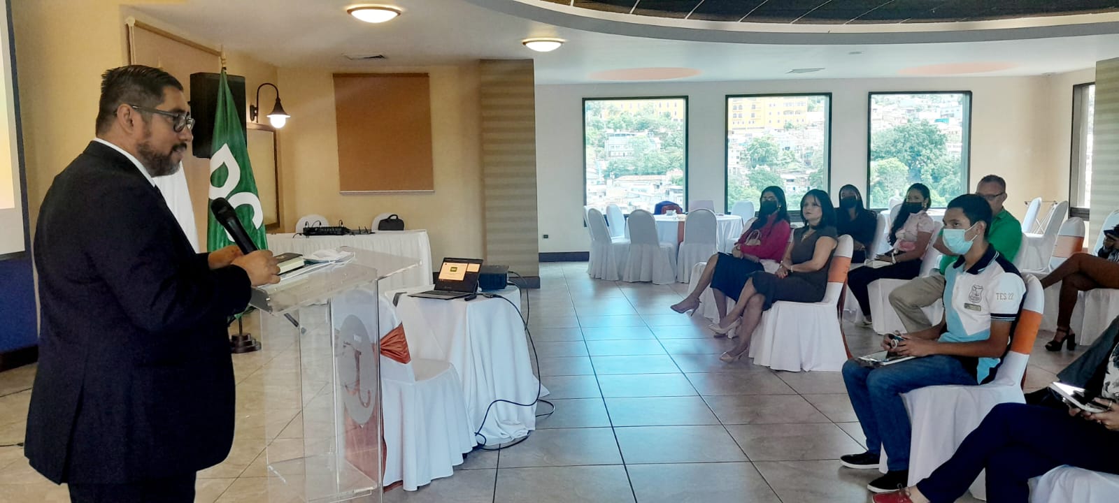 Presentación y entrega de la Política de Juventud del PDCH Presentación y entrega de la Política de Juventud del PDCH