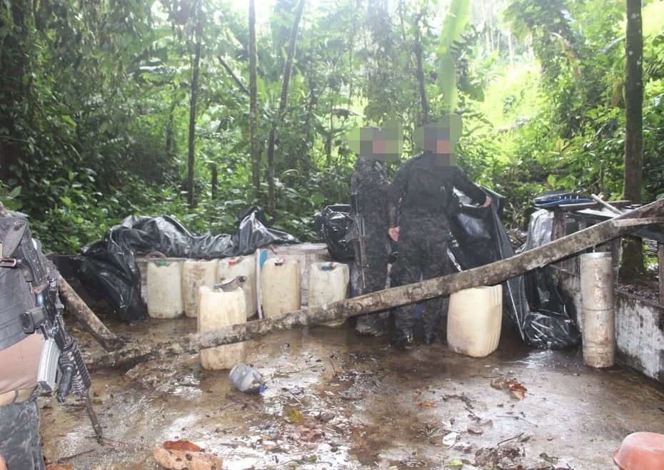 FFAA asegura narcolaboratorio en Patuca, Olancho