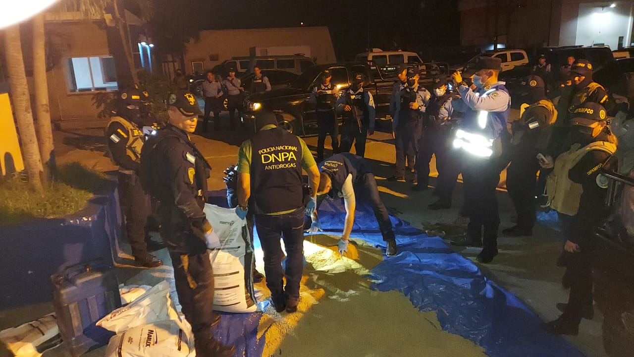 Cinco paquetes de droga y dos detenidos son el resultado de importante operación policial en Cortés