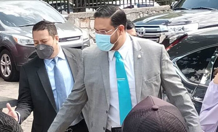 Juez determina auto de formal procesamiento al diputado de LIBRE, Mauricio Rivera