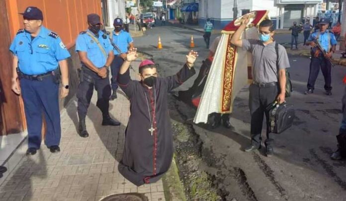 Sacerdotes nicaragüenses solicitan ser recibidos en Honduras Sacerdotes nicaragüenses solicitan ser recibidos en Honduras